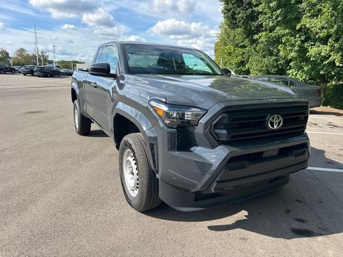 Used 2025 Toyota Tacoma SR AWD/4WD image 3