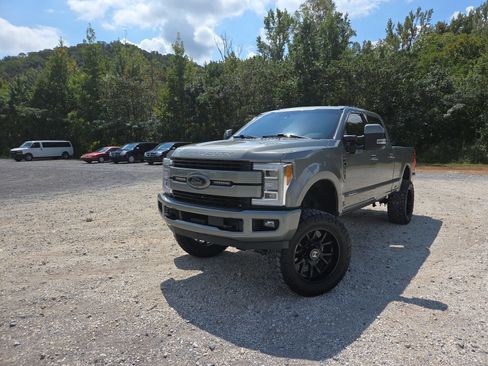 Used 2019 Ford F250 Lariat w/ Lariat Ultimate Package AWD/4WD image 3