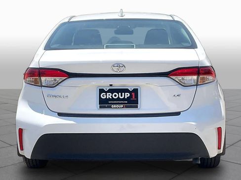 Used 2025 Toyota Corolla LE w/ LE Premium Package FWD image 5