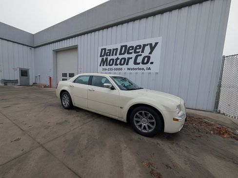 Used 2005 Chrysler 300 C w/ Navigation & Sound Group II image 19