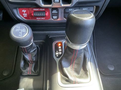 Used 2021 Jeep Gladiator Rubicon AWD/4WD image 35
