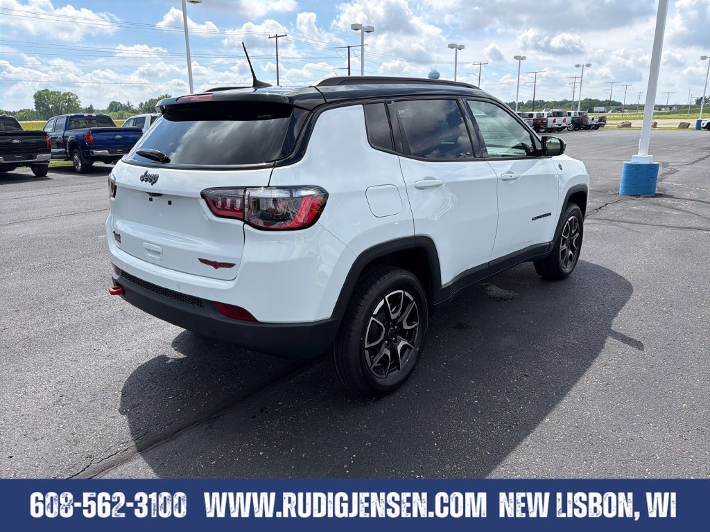 Used 2025 Jeep Compass Trailhawk AWD/4WD image 5