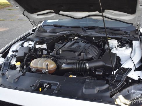 Used 2018 Ford Mustang Coupe w/ Equipment Group 101A RWD image 26