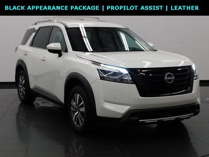 Used 2024 Nissan Pathfinder SL w/ Black Appearance Package