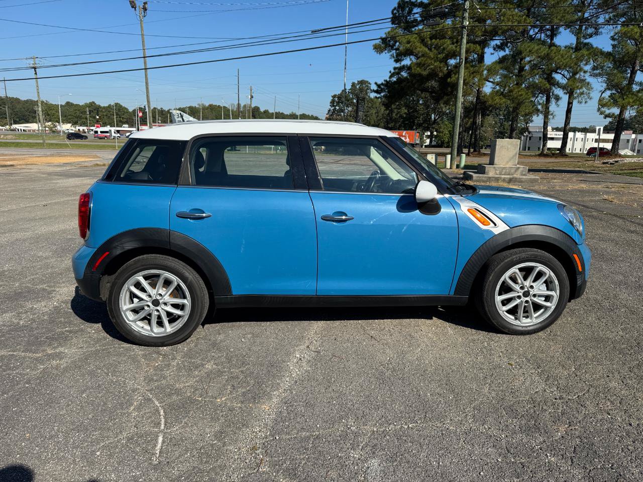 Used 2016 MINI Cooper Countryman FWD image 2