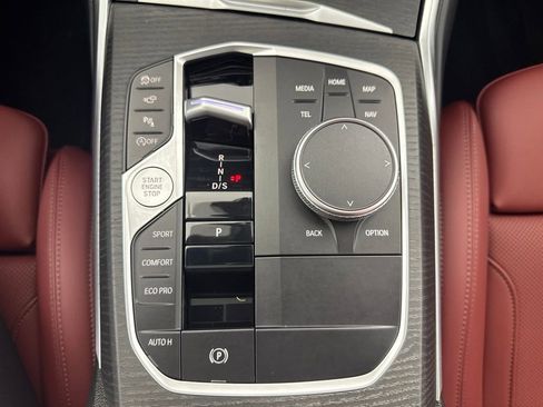 Certified 2025 BMW 330i xDrive Sedan w/ Premium Package AWD/4WD image 18