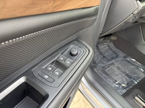 New 2026 Volkswagen Atlas SE image 11