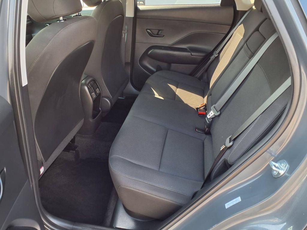 Used 2025 Hyundai Kona SEL AWD/4WD image 20