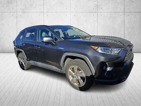 Used 2021 Toyota RAV4 Limited image 1