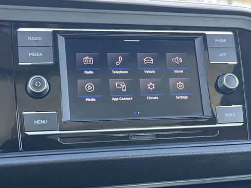 Certified 2020 Volkswagen Jetta SE image 13