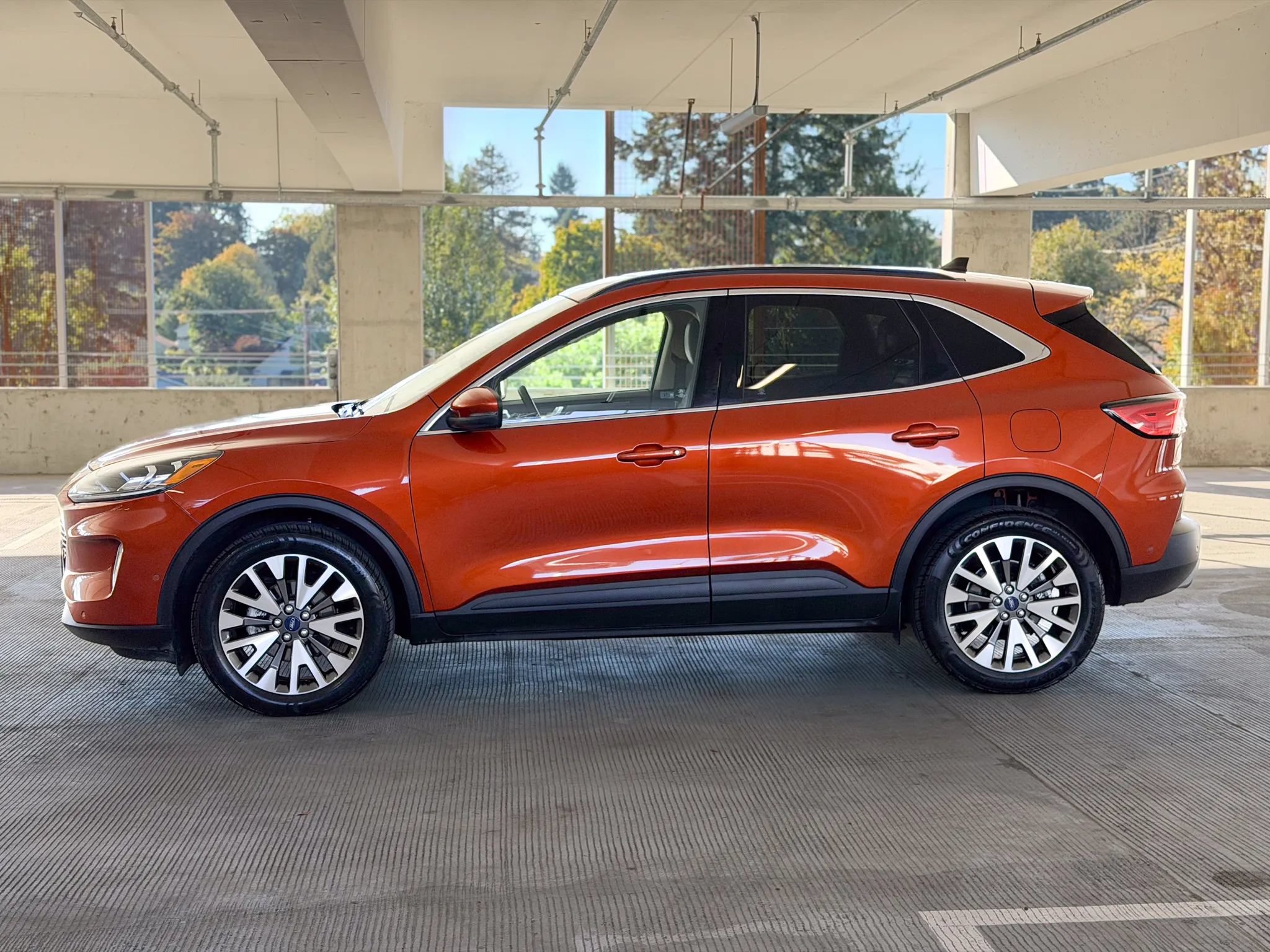 Used 2020 Ford Escape Titanium AWD/4WD image 8