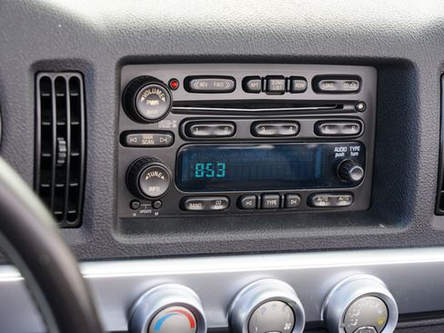 Used 2006 Chevrolet SSR w/ Preferred Equipment Group image 23