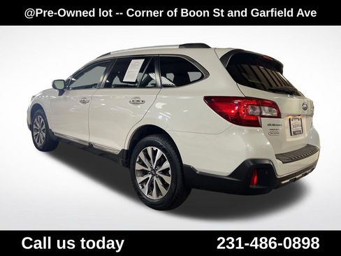 Used 2019 Subaru Outback 2.5i Touring AWD/4WD image 3