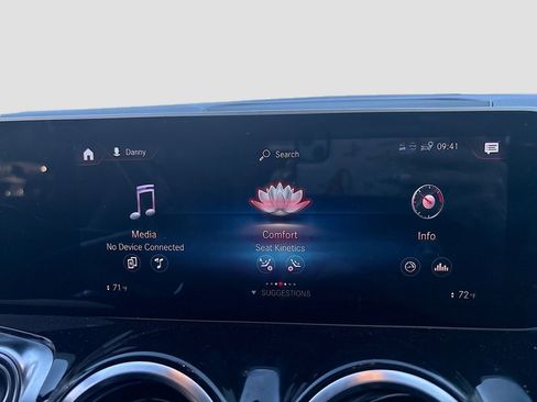 Used 2020 Mercedes-Benz GLB 250 w/ Premium Package image 27