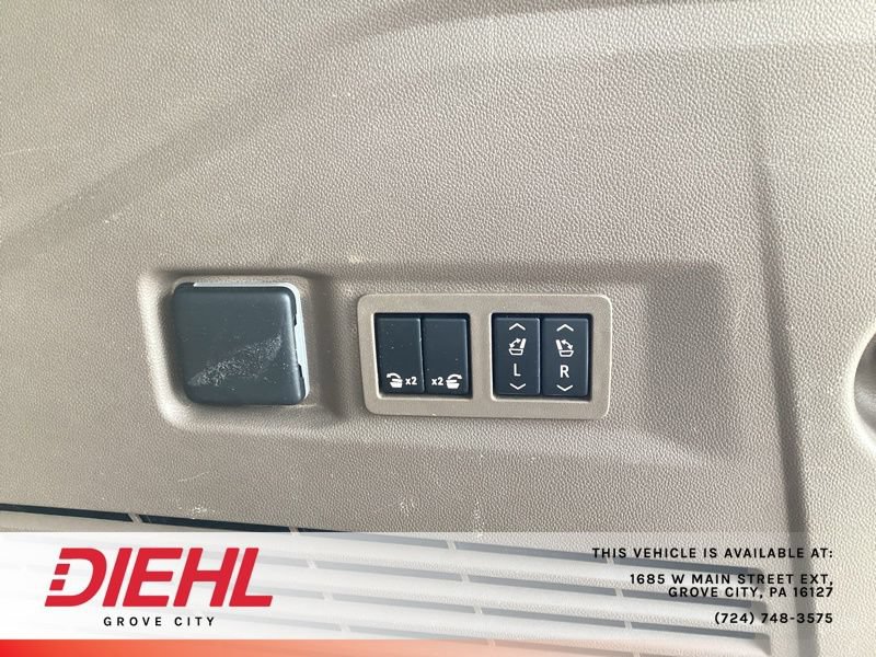 Certified 2022 GMC Yukon Denali w/ Denali Premium Package AWD/4WD image 16