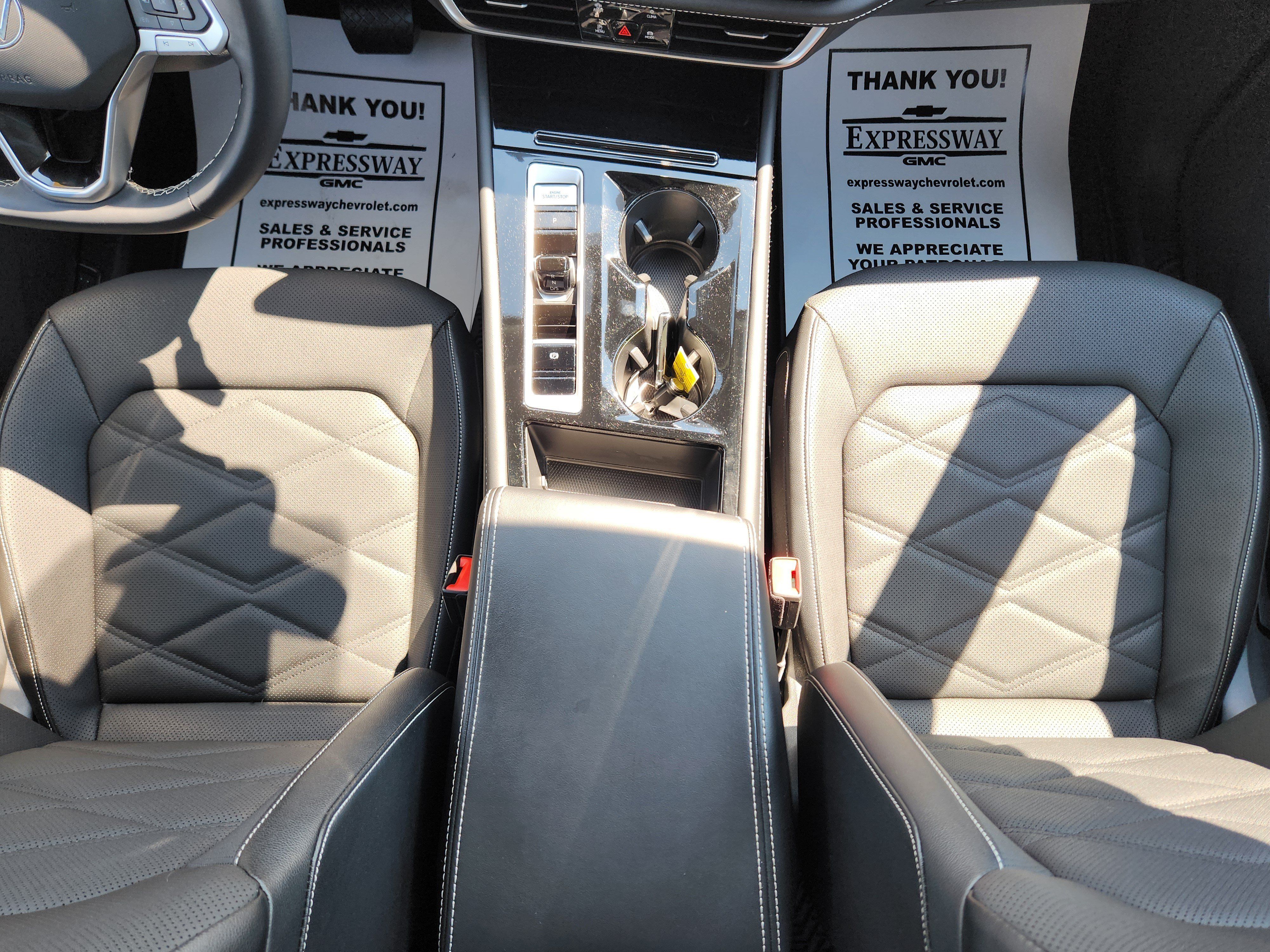 Used 2024 Volkswagen Atlas SE w/ Panoramic Sunroof Package FWD image 18