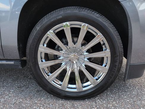 Used 2018 Cadillac Escalade Platinum RWD image 11