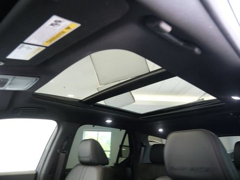 Used 2025 Honda Pilot Black Edition image 27