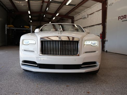 Used 2017 Rolls-Royce Dawn image 36