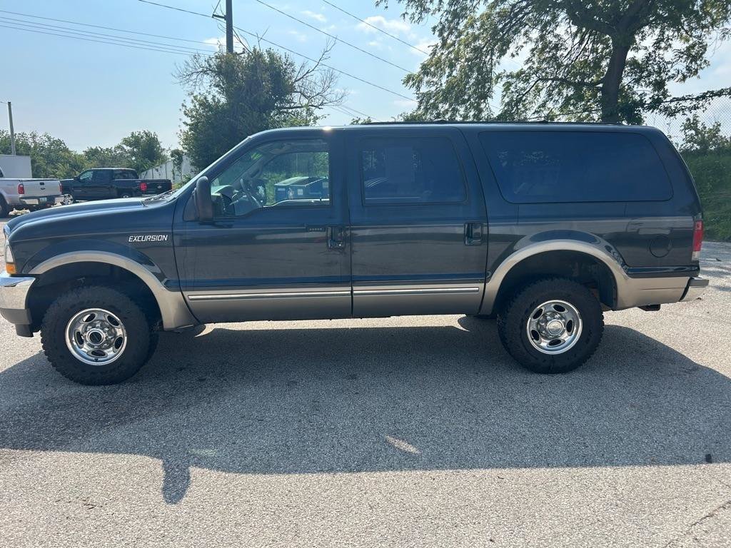 Used 2002 Ford Excursion Limited AWD/4WD image 2