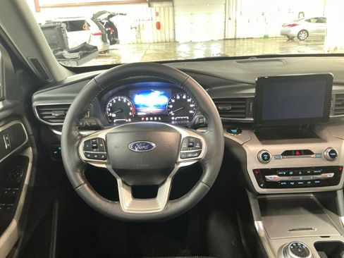 Used 2022 Ford Explorer XLT w/ Equipment Group 202A image 14
