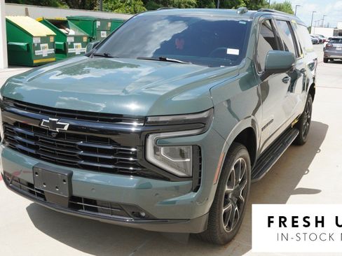Used 2026 Chevrolet Suburban RST w/ Comfort Package RWD image 1