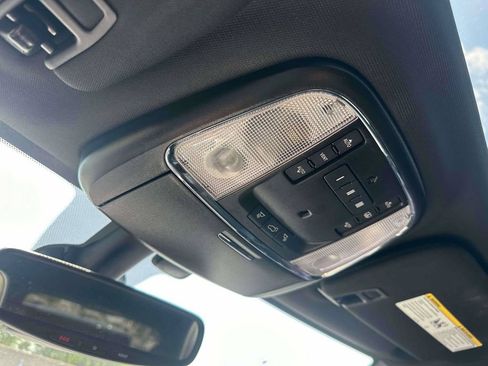 Used 2020 Jeep Grand Cherokee Overland AWD/4WD image 32