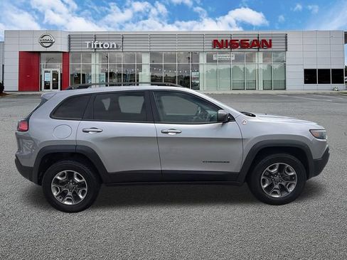 Used 2019 Jeep Cherokee Trailhawk w/ Cold Weather Group AWD/4WD image 8