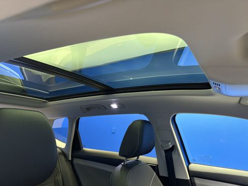 Used 2023 Volkswagen Taos SE image 24