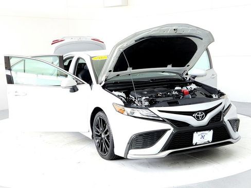 Used 2024 Toyota Camry XSE FWD image 9
