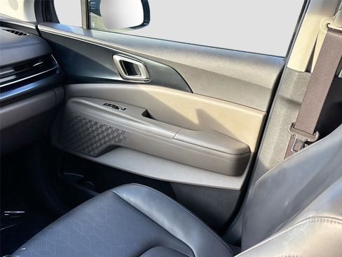 Used 2025 Kia Carnival FWD image 24