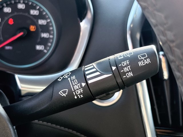Used 2023 Chevrolet Traverse LT FWD image 16