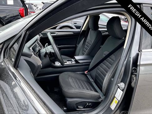 Used 2018 Ford Fusion SE w/ Fusion SE Technology Package FWD image 21