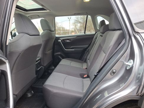 Used 2022 Toyota RAV4 XLE w/ Convenience Package image 10