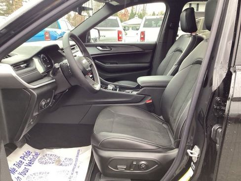 New 2025 Jeep Grand Cherokee L Altitude AWD/4WD image 29