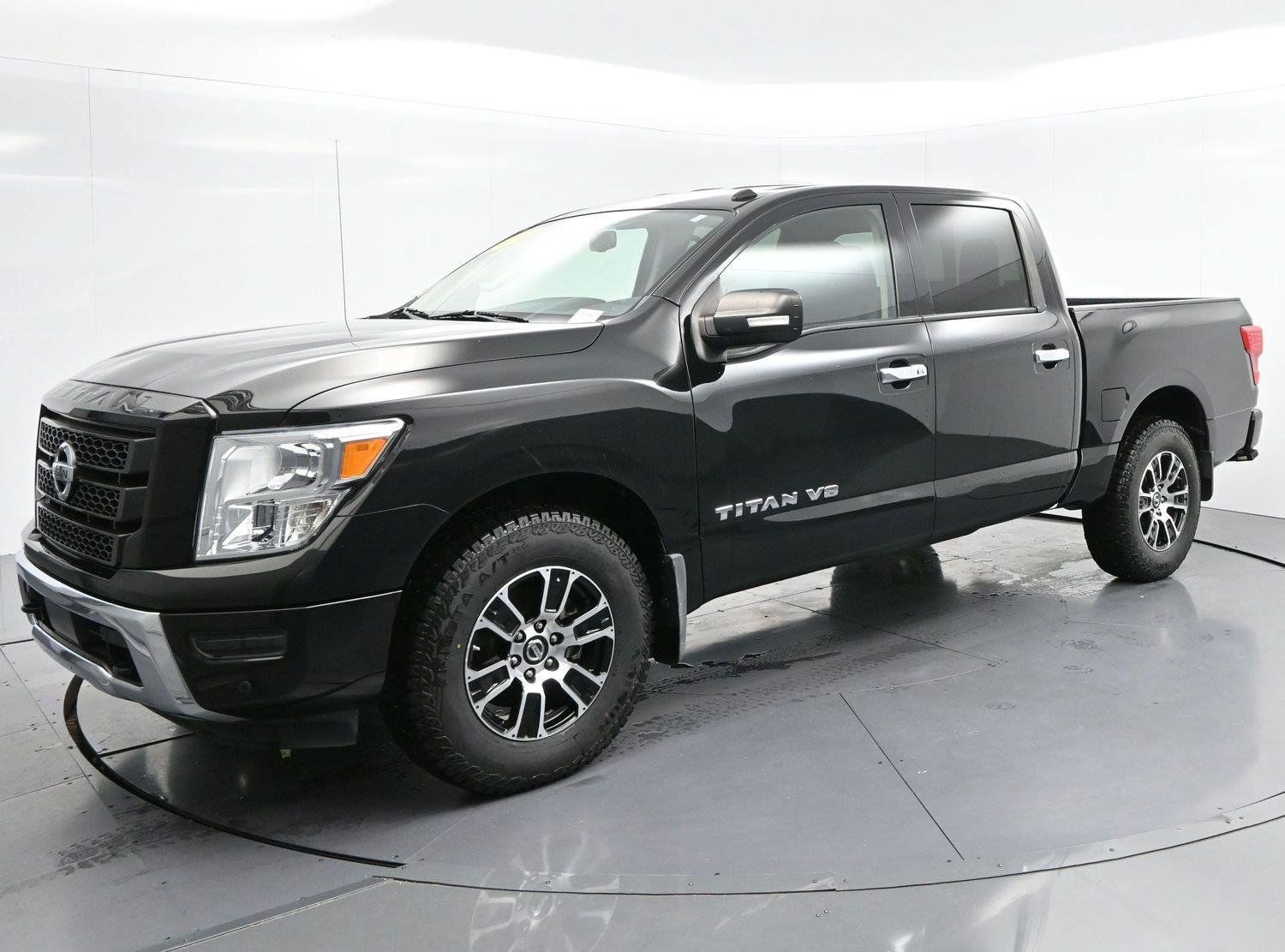 Used 2020 Nissan Titan SV w/ SV Convenience Package AWD/4WD image 3