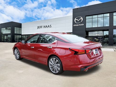 Used 2025 Nissan Altima 2.5 SL image 2