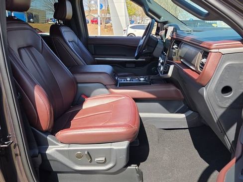 Used 2024 Ford Expedition Limited image 16