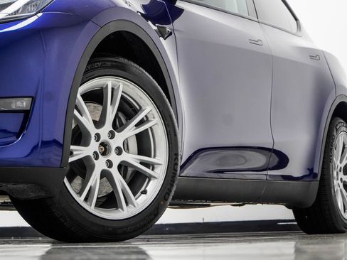 Used 2023 Tesla Model Y AWD image 4
