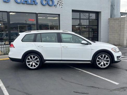 Used 2018 Volkswagen Golf Alltrack SEL image 2