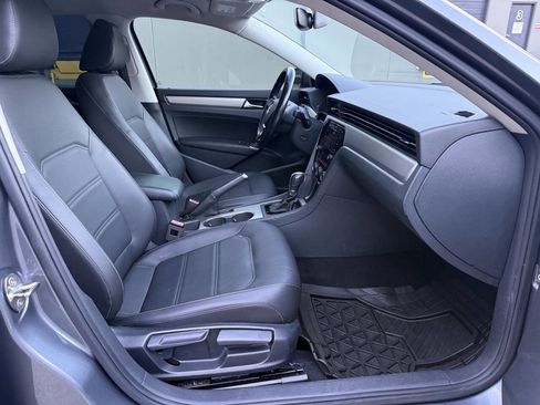 Used 2020 Volkswagen Passat 2.0T SE image 16