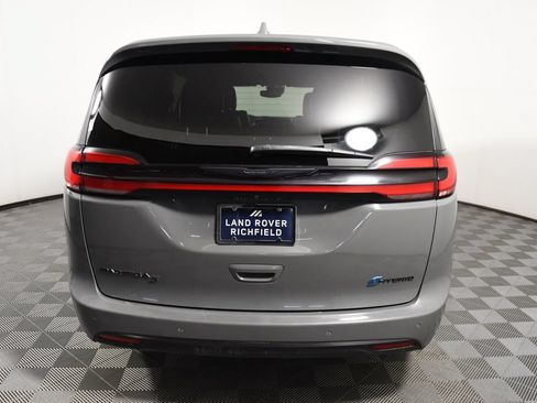 Used 2022 Chrysler Pacifica Limited w/ Uconnect Theater Family Group FWD image 5