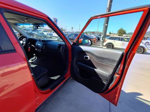 Used 2016 Kia Soul + FWD image 37