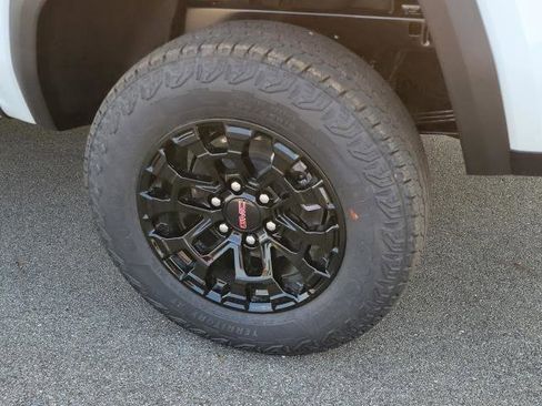 New 2026 GMC Canyon Elevation w/ Convenience Package image 5