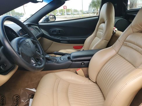 Used 2004 Chevrolet Corvette Coupe image 16