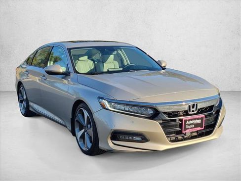 Used 2018 Honda Accord Touring image 3