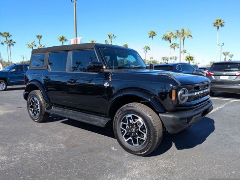 Used 2025 Ford Bronco Outer Banks image 2