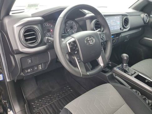 Used 2022 Toyota Tacoma TRD Off-Road AWD/4WD image 17