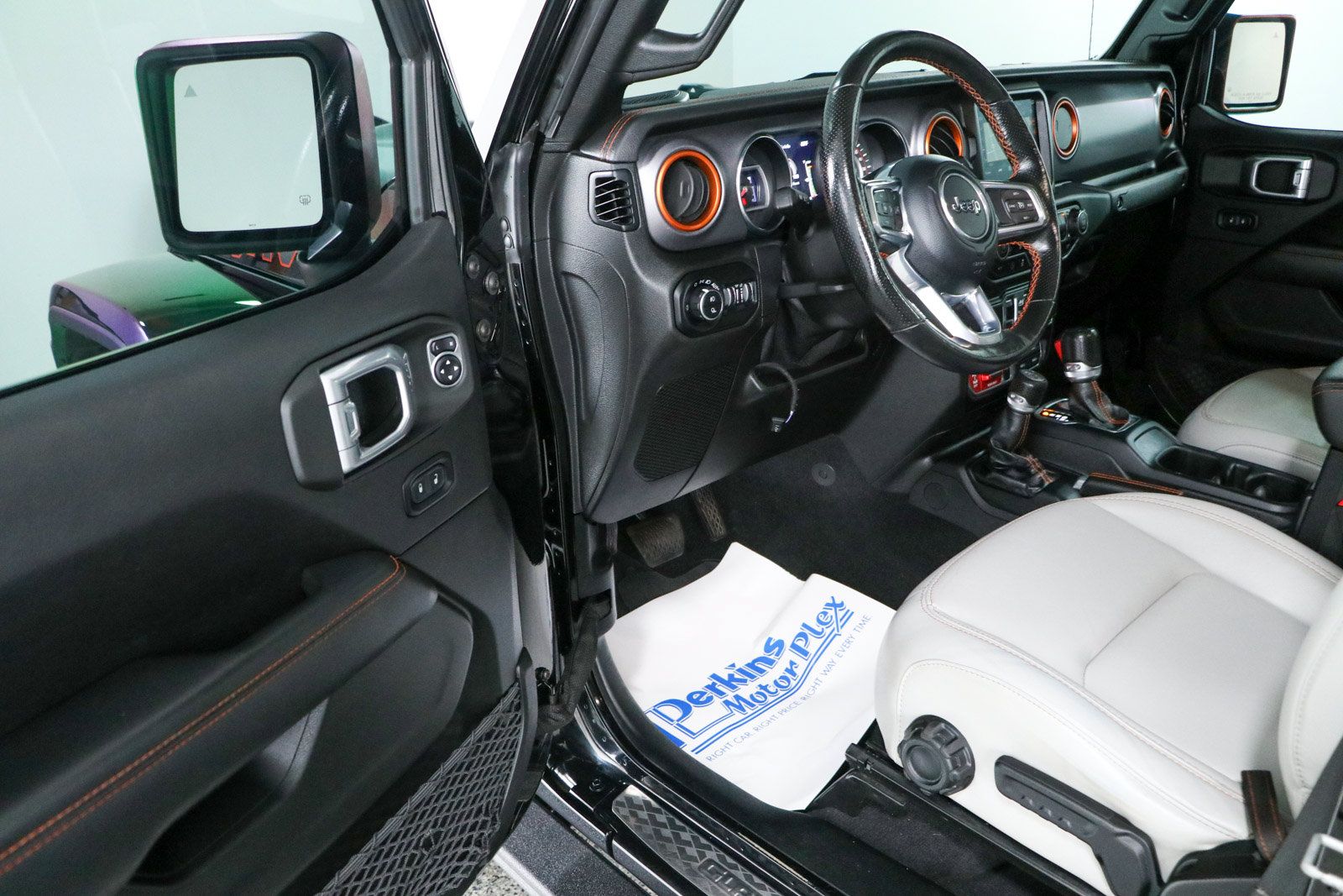 Used 2021 Jeep Gladiator Mojave AWD/4WD image 3