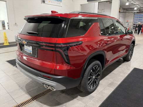 New 2026 Chevrolet Traverse LT w/ Sun and Wheel Package image 3